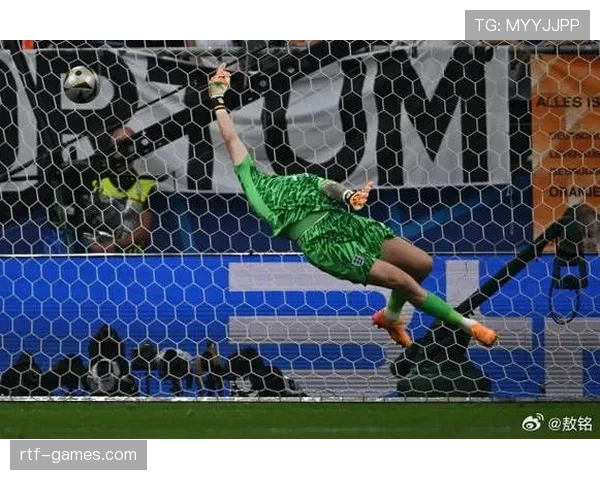 马丁内斯门线技术引发判罚争议，足球比赛公正性问题再度引发热议