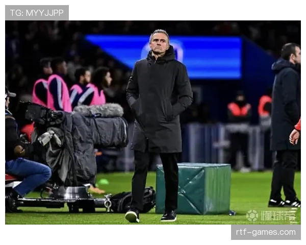 恩里克与球员关系升温，球队氛围持续改善引人关注