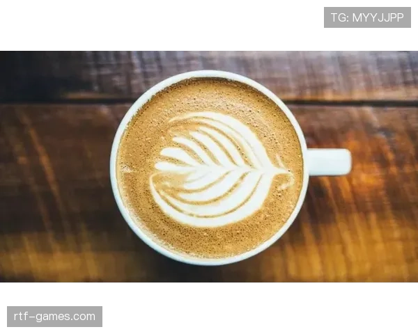 凯蒂·莱德基泳池边拿的那杯星巴克居然比我一个月工资还贵？